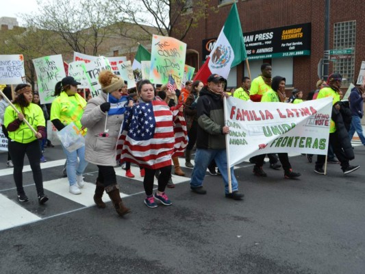 Hondureños de Chicago se manifiestan en concurrida marcha por el Día del Trabajo