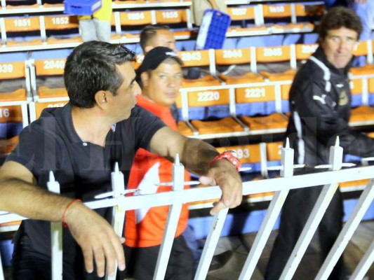 Fuertes castigos para Diego Vazquez y Héctor Vargas