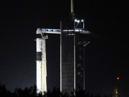 El equipo Crew-3 pasará seis meses en la ISS y realizará investigaciones como cultivar plantas en el espacio sin tierra ni otros medios de crecimiento y construir fibras ópticas en microgravedad. FOTO: AFP