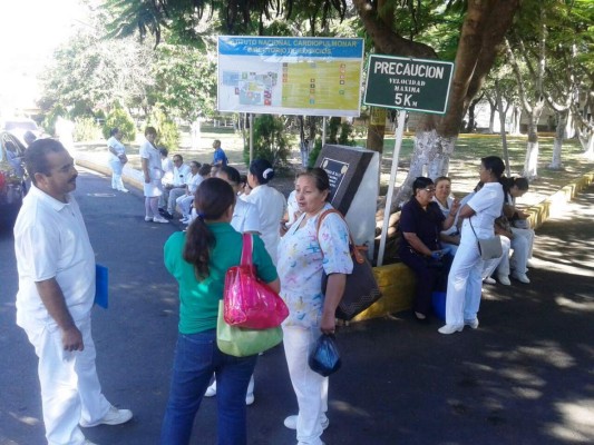 Enfermeras paralizan labores en el Tórax