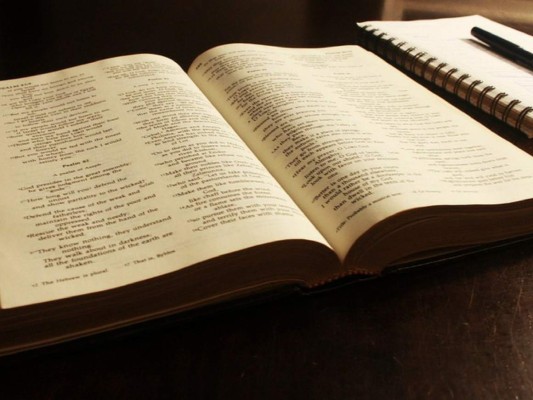 Presidente Juan Orlando Hernández respalda lectura de la Biblia