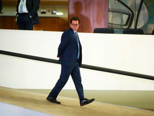 Alto funcionario brasileño que estuvo con Trump en EEUU es positivo COVID-19