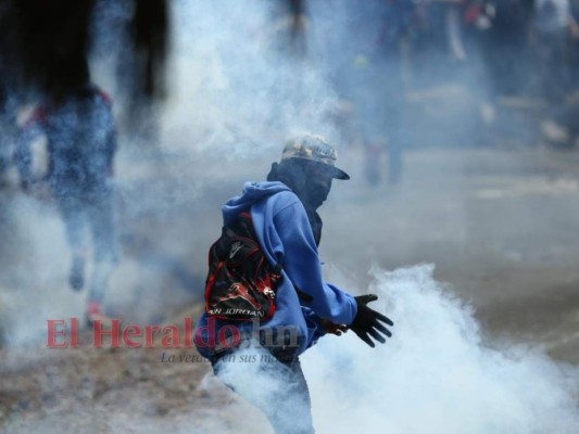 FOTOS: Violento enfrentamiento en El Hatillo por proyecto en La Tigra