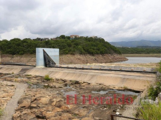 Represa Los Laureles no alcanza el nivel óptimo de almacenamiento