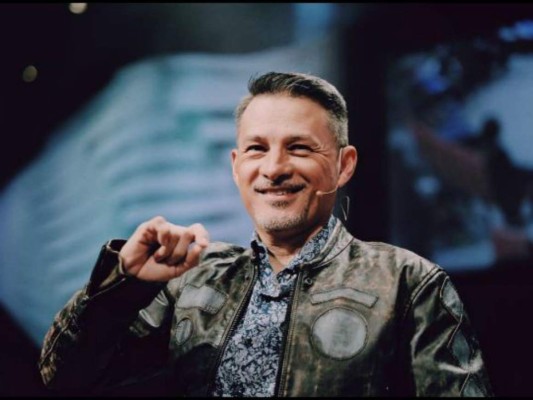 Se viraliza falsa noticia sobre muerte del pastor Cash Luna