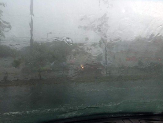 Fuertas lluvias dejan calles inundadas en el norte de Honduras