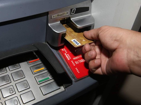 Reformas a la Ley de Tarjetas de Crédito permitirán a 200 mil clientes pagar deudas