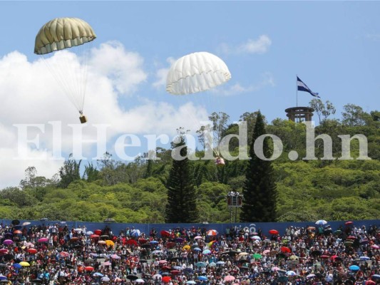 Paracaidistas y estrategias militares presentes en desfiles patrios 2016