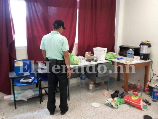 Hallan cocina, dormitorio y hasta 'barbería', tras el desalojo en la UNAH