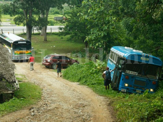 Jugadores del Vida pasan susto en su autobús antes de amistoso con Motagua