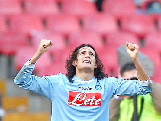 Paris Saint Germain ofrece 75 millones por Cavani