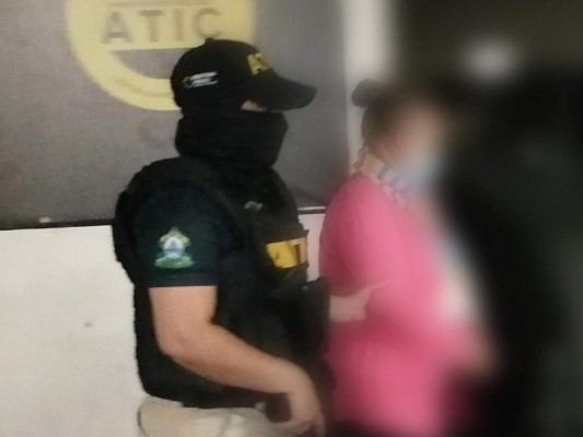 Capturan a empleada del RNP por falsificación de un acta de nacimiento