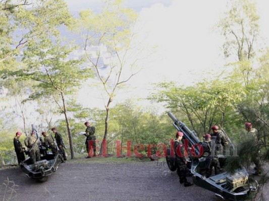 El estruendo de los cañonazos inaugura el 199 aniversario de independencia patria