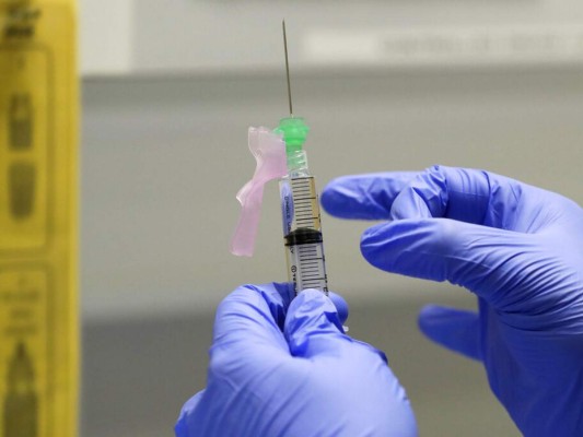Vacunas contra covid: entre promesas de campaña y pruebas en humanos