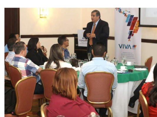 Directivos de gremiales del sector privado y ejecutivos de empresas asistieron a la conferencia magistral del costarricense Roberto Artavia.