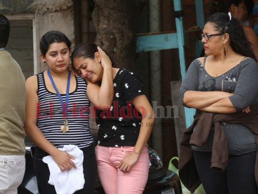 FOTOS: Dolor y lágrimas de familiares de taxista asesinado en barrio La Guadalupe