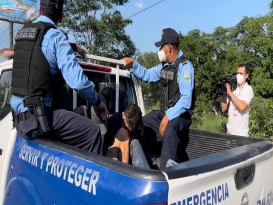 Escena del crimen donde asesinaron a conductor y ayudante de bus en San Pedro Sula (FOTOS)