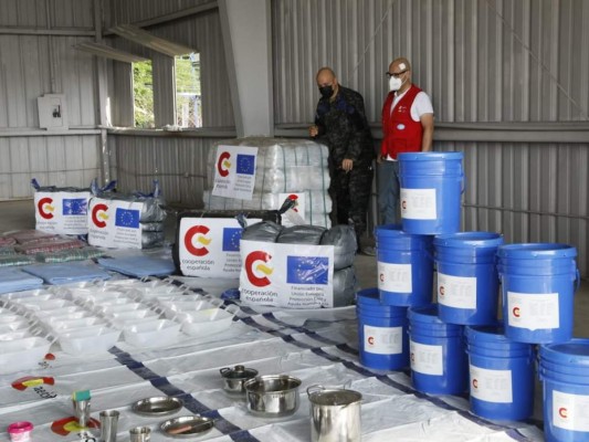 La entrega de la ayuda humanitaria de la reina Letizia a Honduras en imágenes