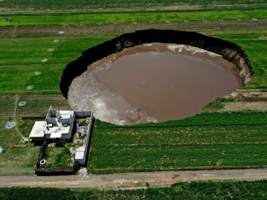 Socavón mantiene preocupados a científicos en Puebla