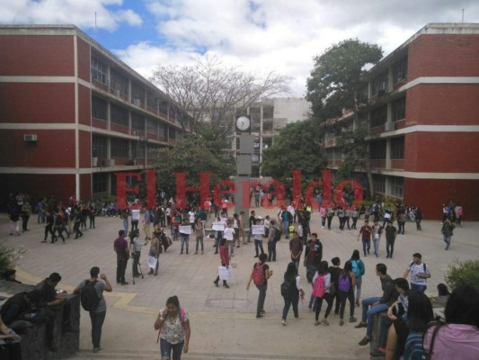 Estudiantes de la UNAH inician clases con normalidad