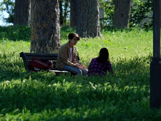 FOTOS: El coronavirus sigue matando mientras el mundo avanza un prudente desconfinamiento