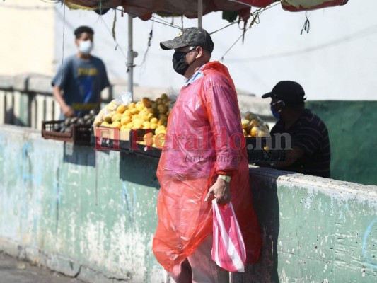 FOTOS: Mercados desbordados mientras capitalinos se exponen al Covid-19