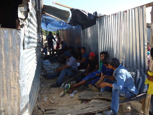 Familiares de mineros del sur abatidos por la desesperanza