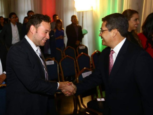 Presidente Juan Orlando Hernández entrega los Premios de la Juventud 2017