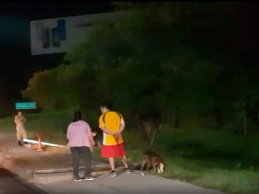 Rescatan a hombre que habría sido arrojado a una alcantarilla