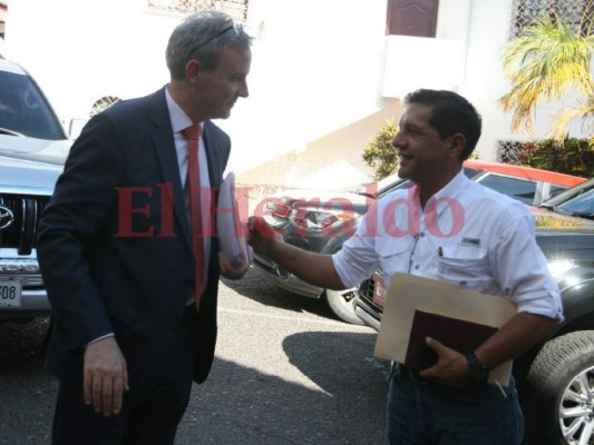 Embajador de España reconoce avance en la Mesa de Viabilidad