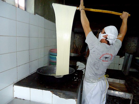 El arte hondureño de elaborar quesillo