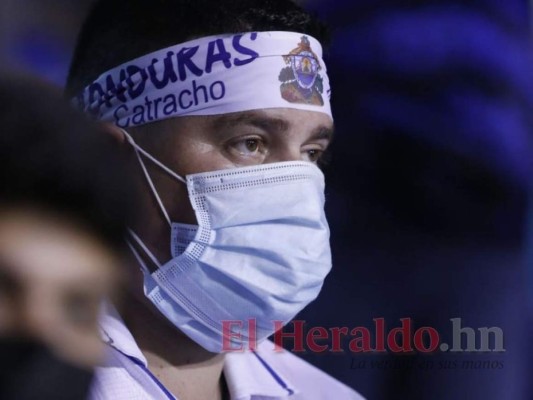 Impotencia, frustración y tristeza: los rostros de decepción de la afición hondureña