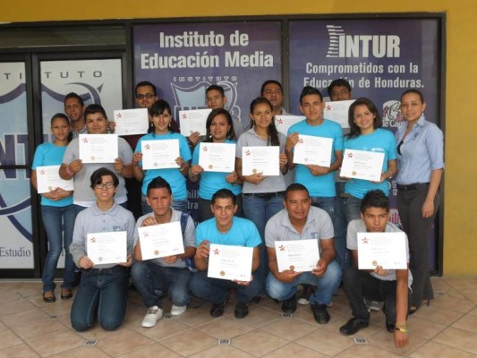 Instituto Intur entregó certificados del proyecto Metas