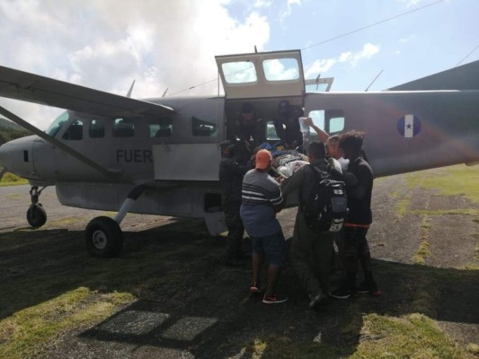 Al menos 400 evacuados en Guanaja por incontrolable incendio; heridos entre ellos