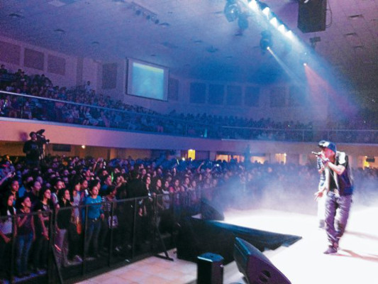 Alex Zurdo llegó con un mensaje para la juventud hondureña