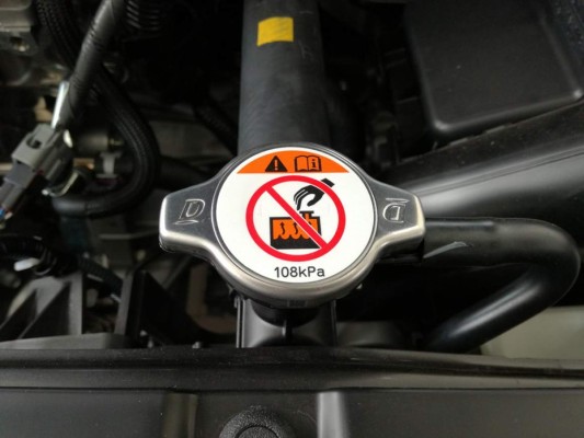 ¿Cómo evitar el calentamiento del motor?