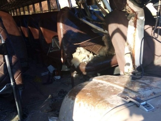 Las fotos del fuerte encontronazo entre bus y volqueta en Choluteca