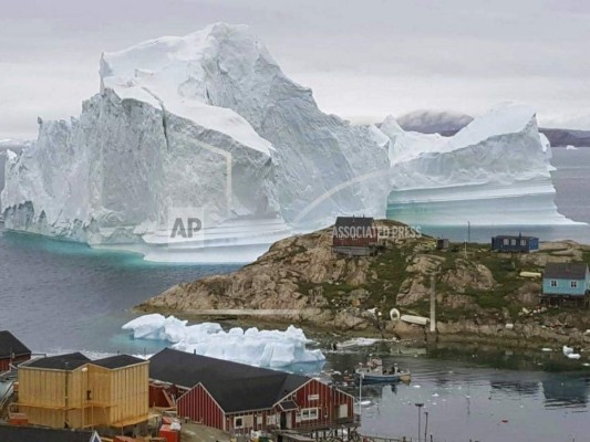 Temor a tsunami por enorme iceberg cerca de localidad de Groenlandia&nbsp;