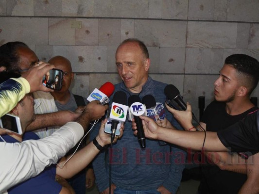 FOTOS: Fabián Coito regresa a Honduras tras más de 40 días de vacaciones en Uruguay