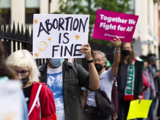 Texas restablece ley que prohíbe la mayoría de los abortos