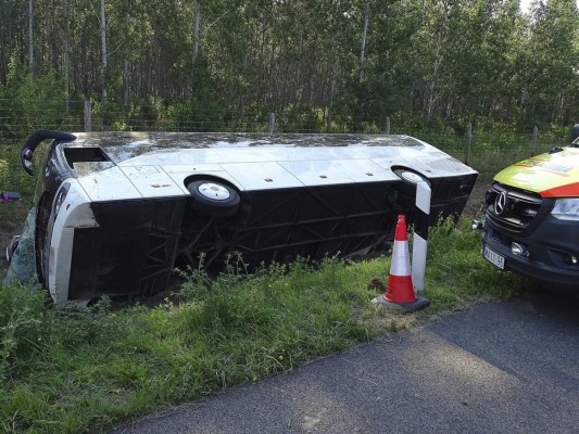 Un muerto al salirse del camino autobús en Hungría
