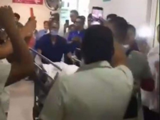 VIDEO: La emotiva despedida a Sammy Pérez en hospital donde falleció&nbsp;&nbsp;