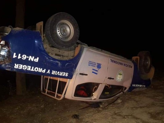 Volcamiento de patrulla deja tres policías lesionados en Lempira