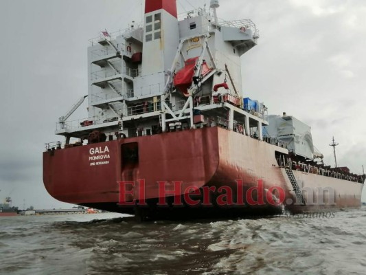 Llega a Puerto Cortés buque con los tres hospitales móviles restantes