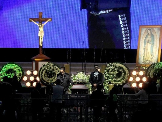 Con lágrimas y serenata al lado de la Virgen de Guadalupe : así despidieron a Vicente Fernández, el ídolo de las rancheras