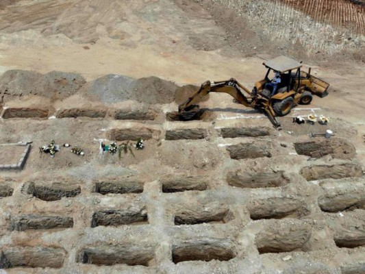 Autoridades de Acapulco cavan tumbas para víctimas pobres de Covid-19