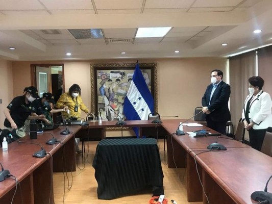 Canciller Lisandro Rosales es interrogado por supuesta compra irregular en pandemia