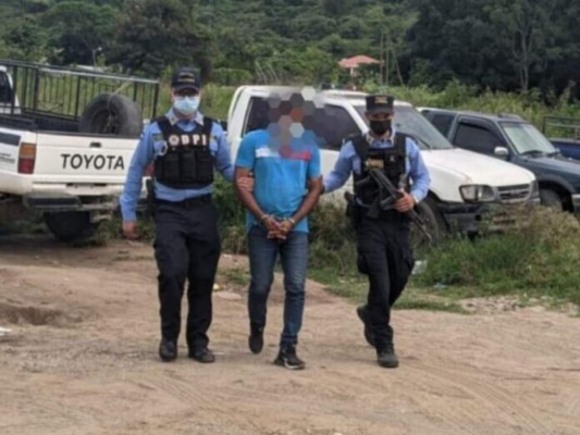 Detienen a 'coyote' hondureño que trasladaba a 15 haitianos y una brasileña hacia EEUU