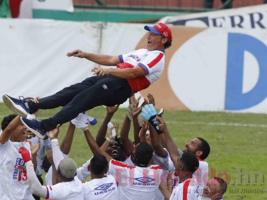 Olimpia alcanza su copa 32 y así lo festejan las redes sociales