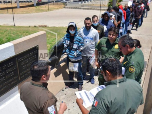 Aumenta el número de familias migrantes que intentan ingresar a Estados Unidos
